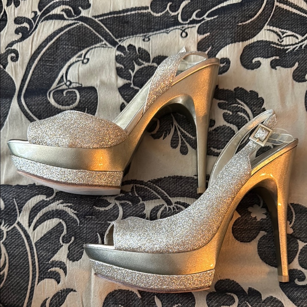 Pelle Moda Sparkling Gold Peep-Toe 5” Heels - Size 8